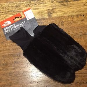 New North Face fuzzy gloves